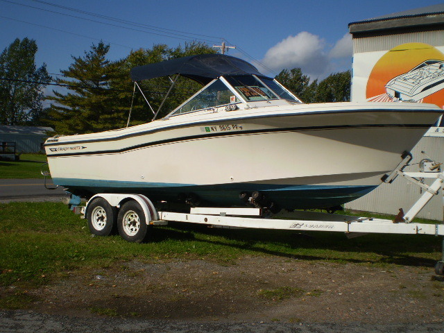 1984 Grady-White 224 TOURNAMENT Runabout Boat