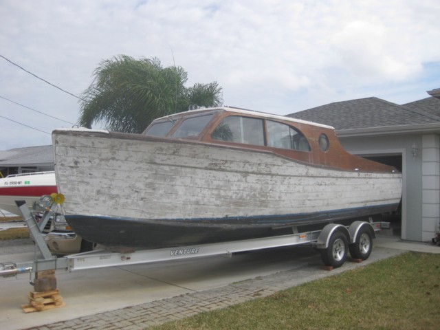 27 Feet 1947 Chris Craft Super Deluxe Enclosed Cruiser 29101